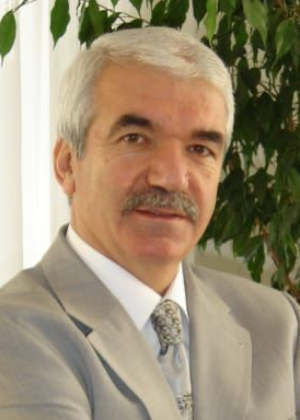 Prof. Dr. Hikmet DOĞAN <br> DURSUN ÖNKUZU <br> Dursun Önkuzu, Tokat’ın şirin ve tarihi bir derinliği olan Zile ilçesinde dünyaya gelmiştir.